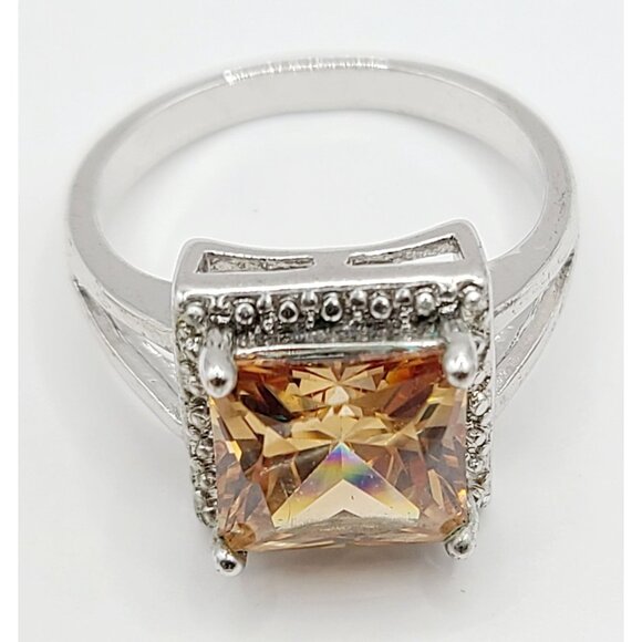 Lot of Five Fashion Rings With Assorted Gemstones & Designs - Picture 7 of 11